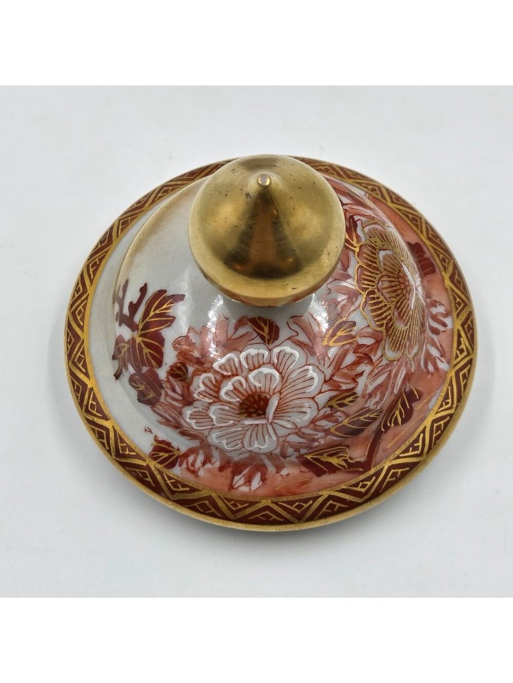 Kutani Peacock & Peony Covered Vase From the Meiji Period - Picture 10 of 13